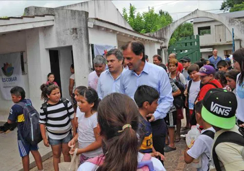Firmaron el acuerdo para que los municipios administren los comedores escolares