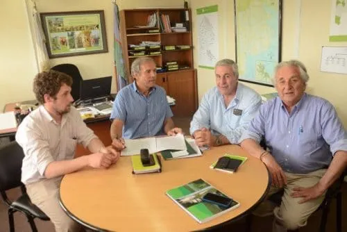 Hernández reafirma su compromiso con productores locales