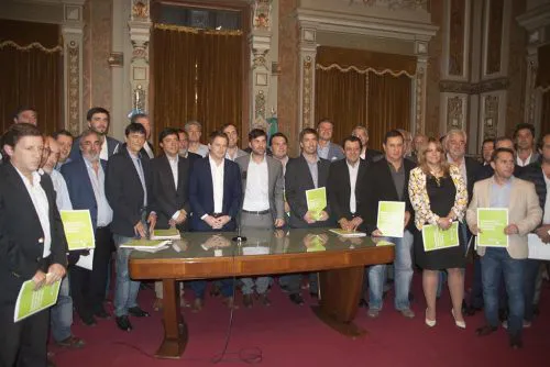 Echarren cerró su gestión con más de 50 intendentes de la Provincia