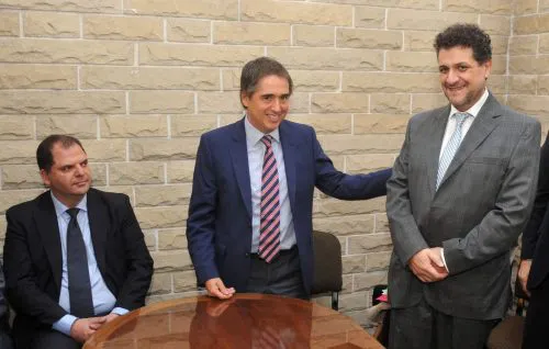 Quieren atar los aumentos de tarifas a los salarios