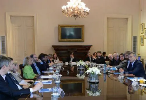 Macri ya tiene a su grupo de intelectuales: "No somos carta abierta" aclaran