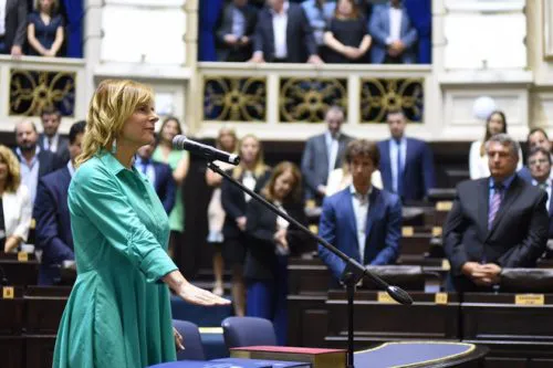 La diputada que eligió saltar el protocolo en la jura
