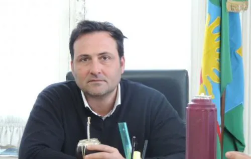 Aiola quiere “funcionarios a los que no les alcance el día”