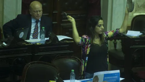 En medio del tratamiento de la reforma previsional, volvieron los cacerolazos