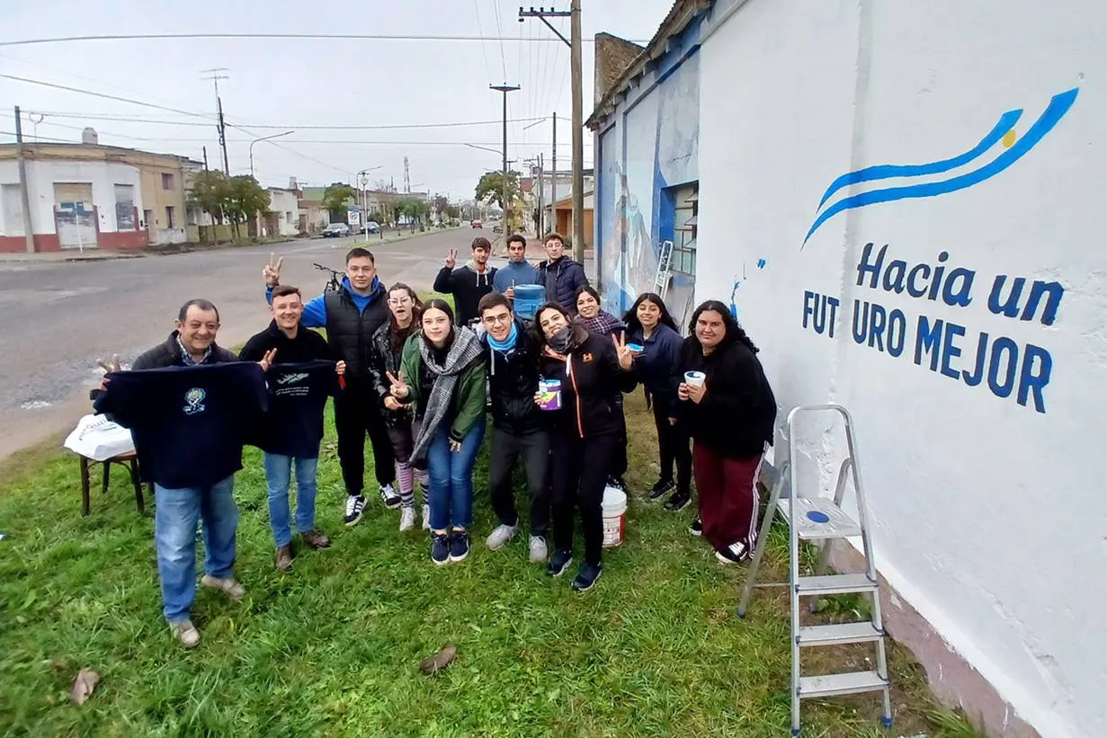 Marini junto a la juventud militante de Benito Juárez