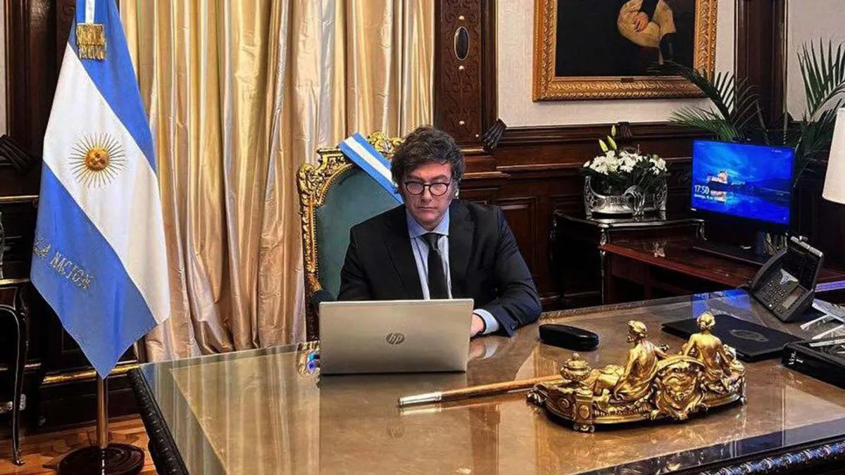_Javier Milei escritorio 1