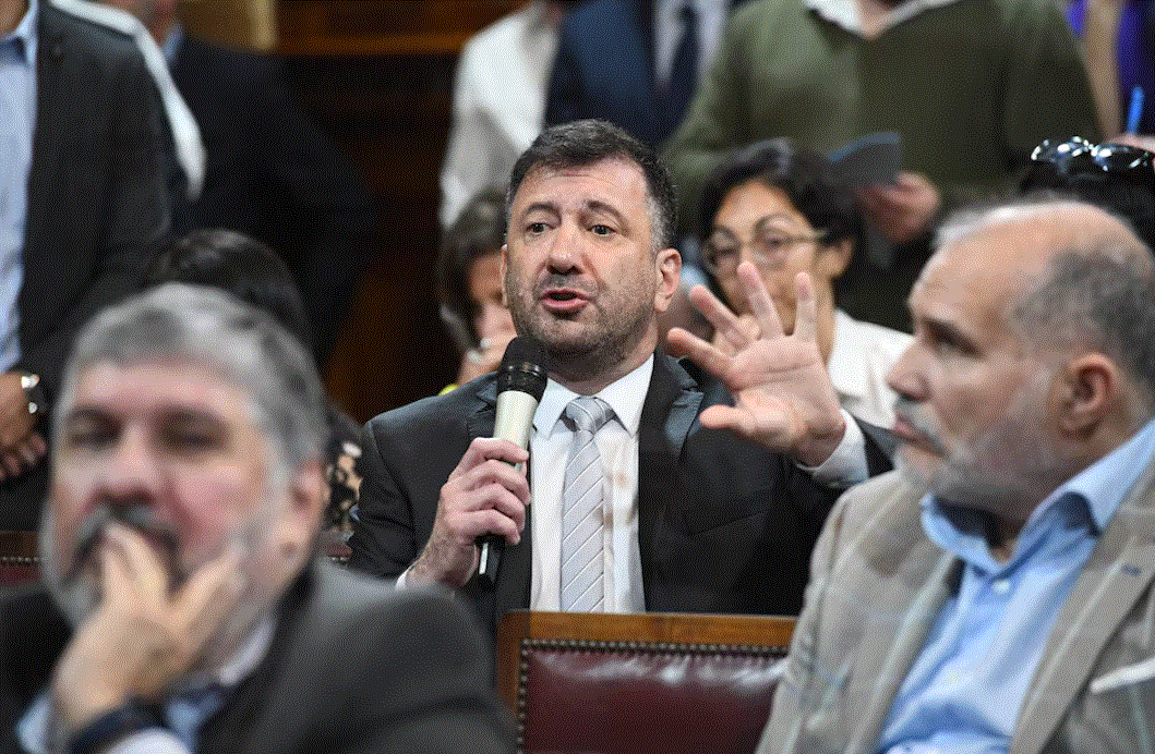 El kirchnerismo busca expulsar a Kueider tras el escándalo.