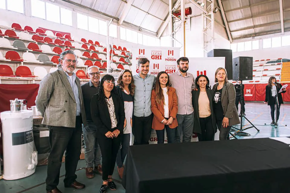 Nueva entrega de equipamiento a escuelas públicas de Morón.