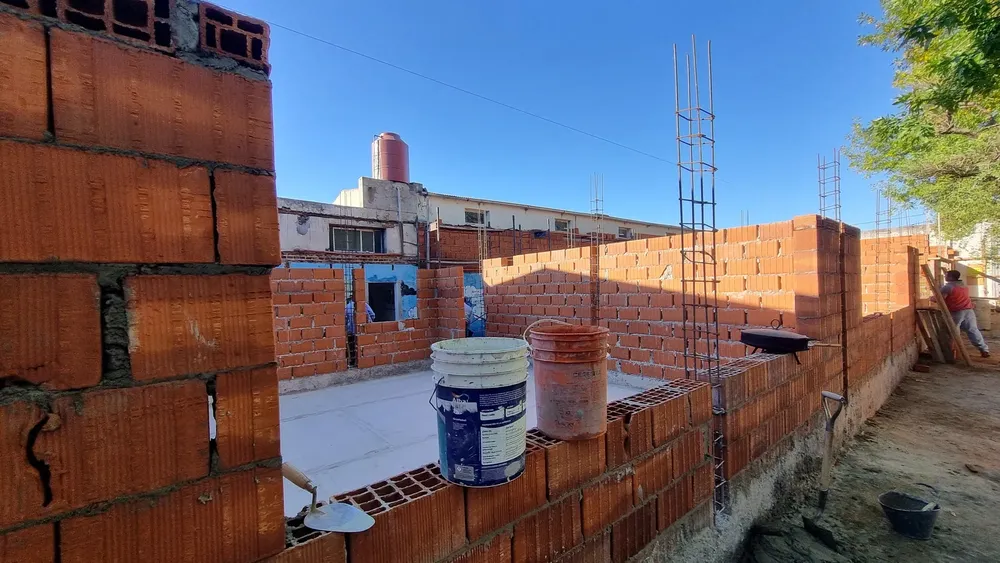 Siguen las obras en Rojas construcción de las aulas en la Escuela Secundaria Nro. 3 “Marie Curie”
