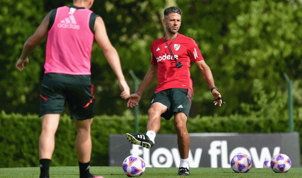 Demichelis celebra el arribo de las nuevas incoporaciones.