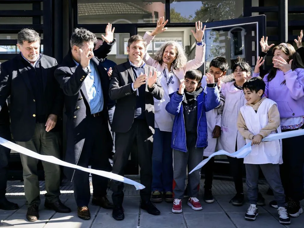 Axel Kicillof en Merlo junto a Menéndez y Sileoni