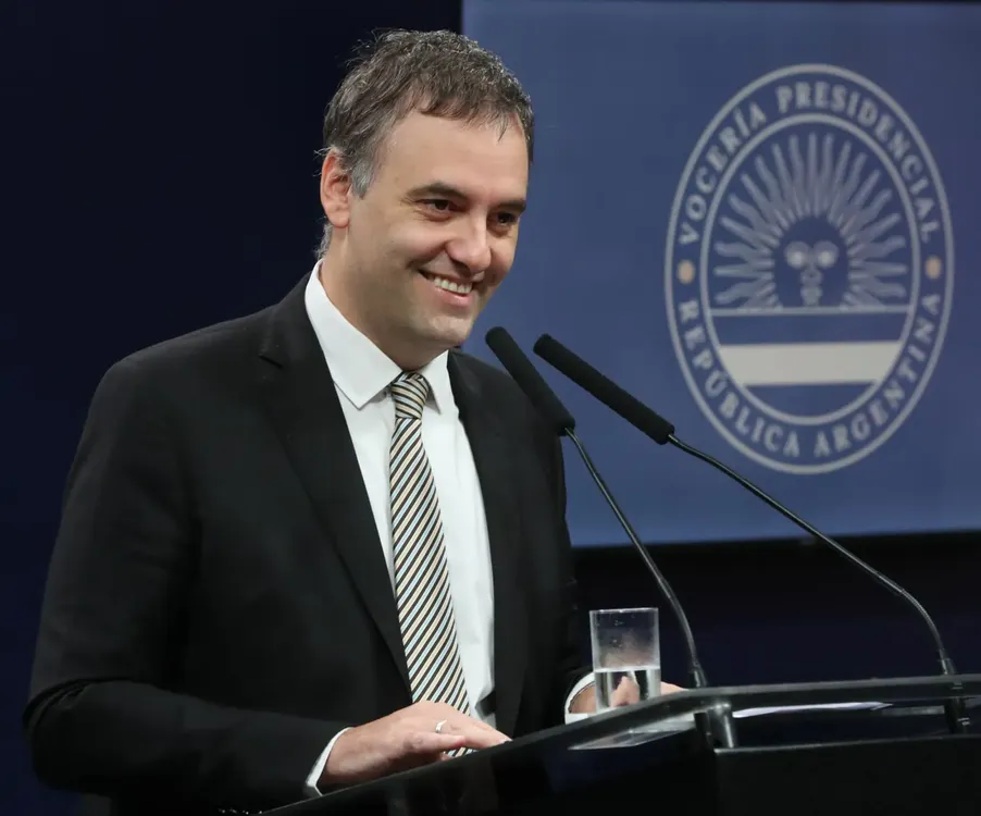Adorni Manuel vocero