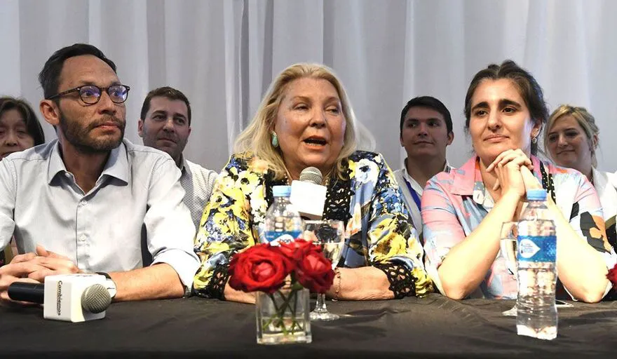 Legisladores de la CC salieron a respaldar a Carrió tras las críticas de Milei.
