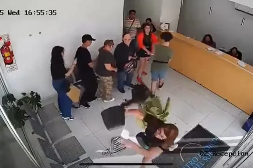 Agresión de una paciente en la recepción de una clínica de la localidad de General Pacheco