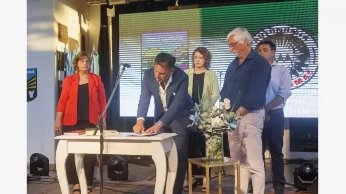 Spinolo asumió como intendente en Tres Lomas: “Gobernaremos con prudencia y mesura”