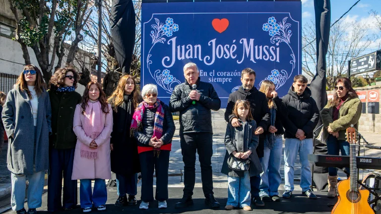 La calle 158 ahora se llama Dr. Juan José Mussi