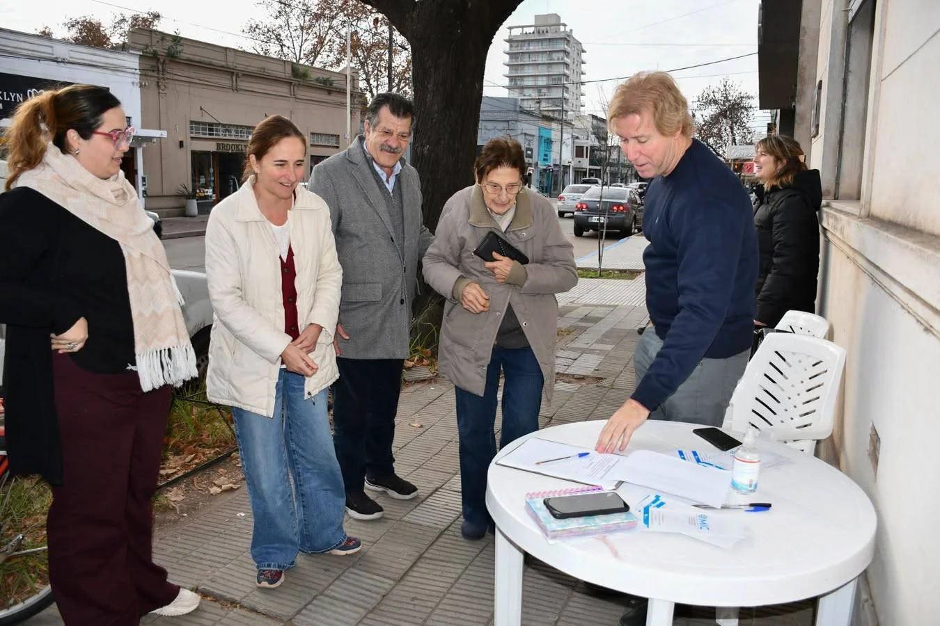La OMIC de Bragado reúne firmas para defender la Ley de Zona Fría..