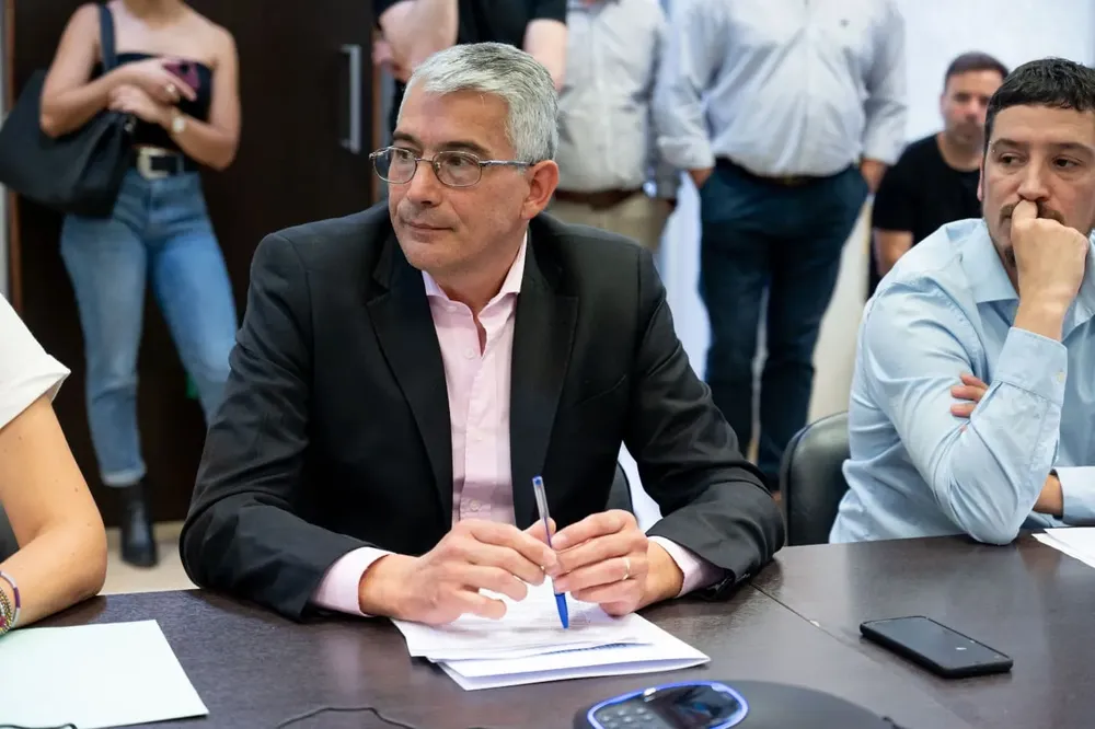 Carlos Puglelli, diputado de Unión por la Patria Carlos Puglelli, diputado de Unión por la Patria