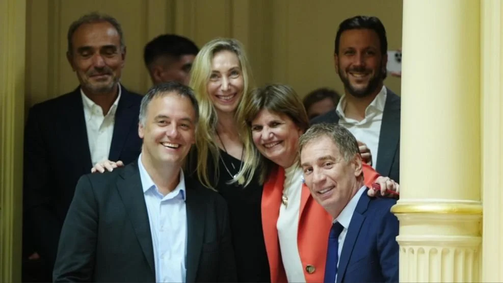 Bianco también aprovechó para meterse en las fisuras internas del oficialismo nacional.