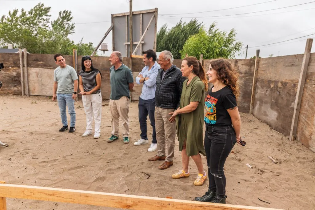 De Jesús recorrió la construcción de la nueva Escuela Primaria N° 17 en Costa Chica 3
