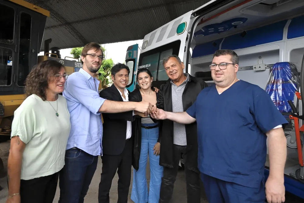 Más derechos en Suipacha Kicillof entregó escrituras y puso en marcha una ambulancia de alta complejidad 2
