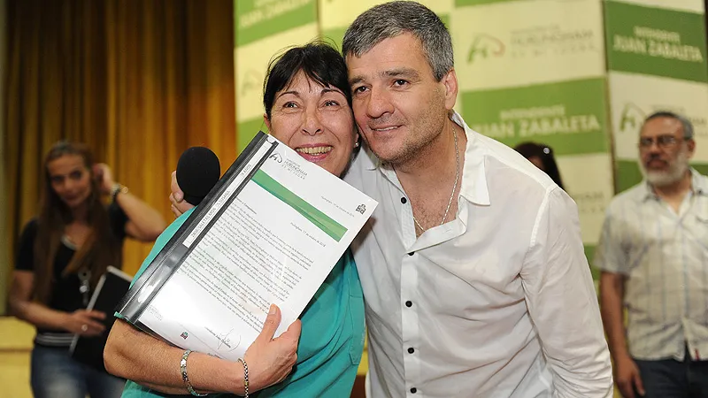 Zabaleta hace frente a la crisis con pase a planta de los empleados municipales