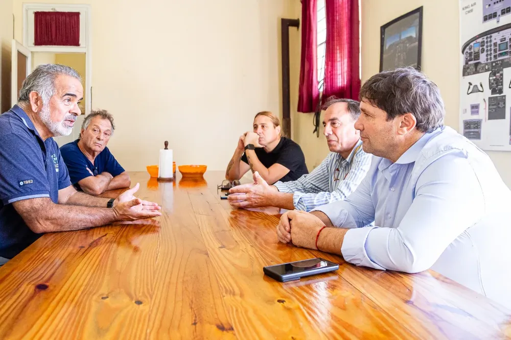 Blanstein articuló acciones por el aeródromo y recorrió el sector industrial