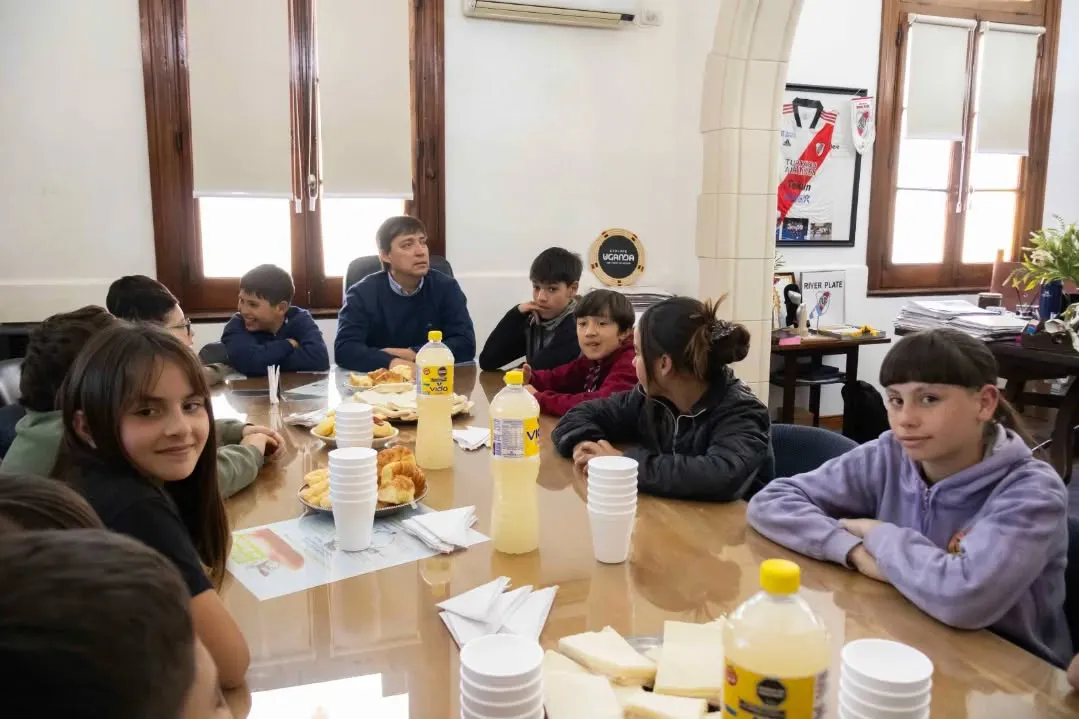 Acerbo recibió a niños y niñas del CEC N°801 2