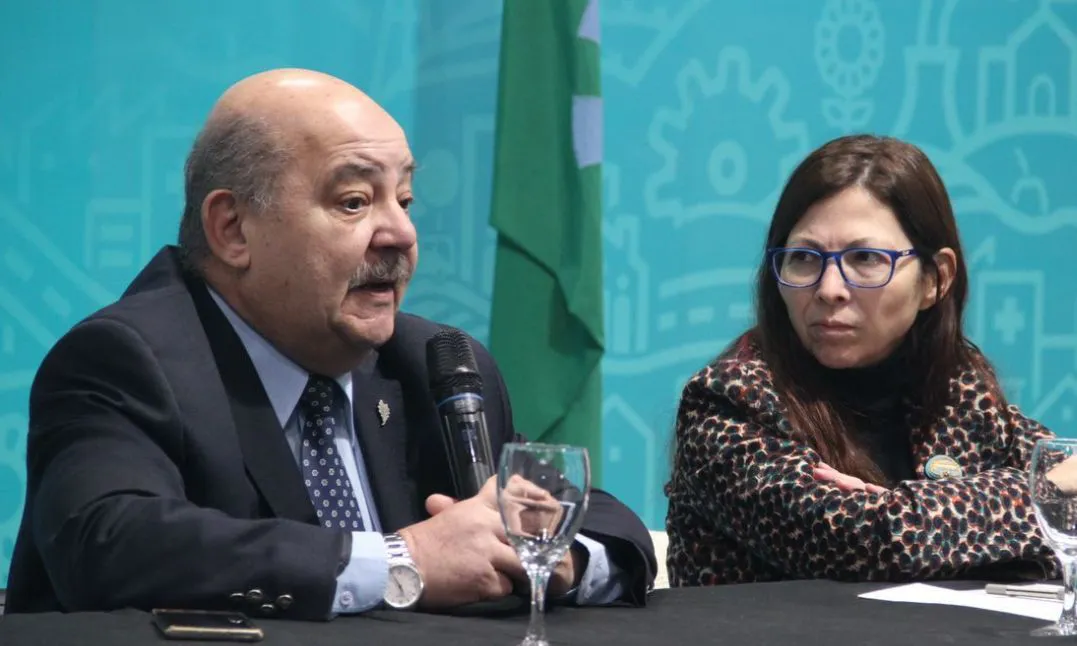 Fernando Tauber junto a Silvina Batakis