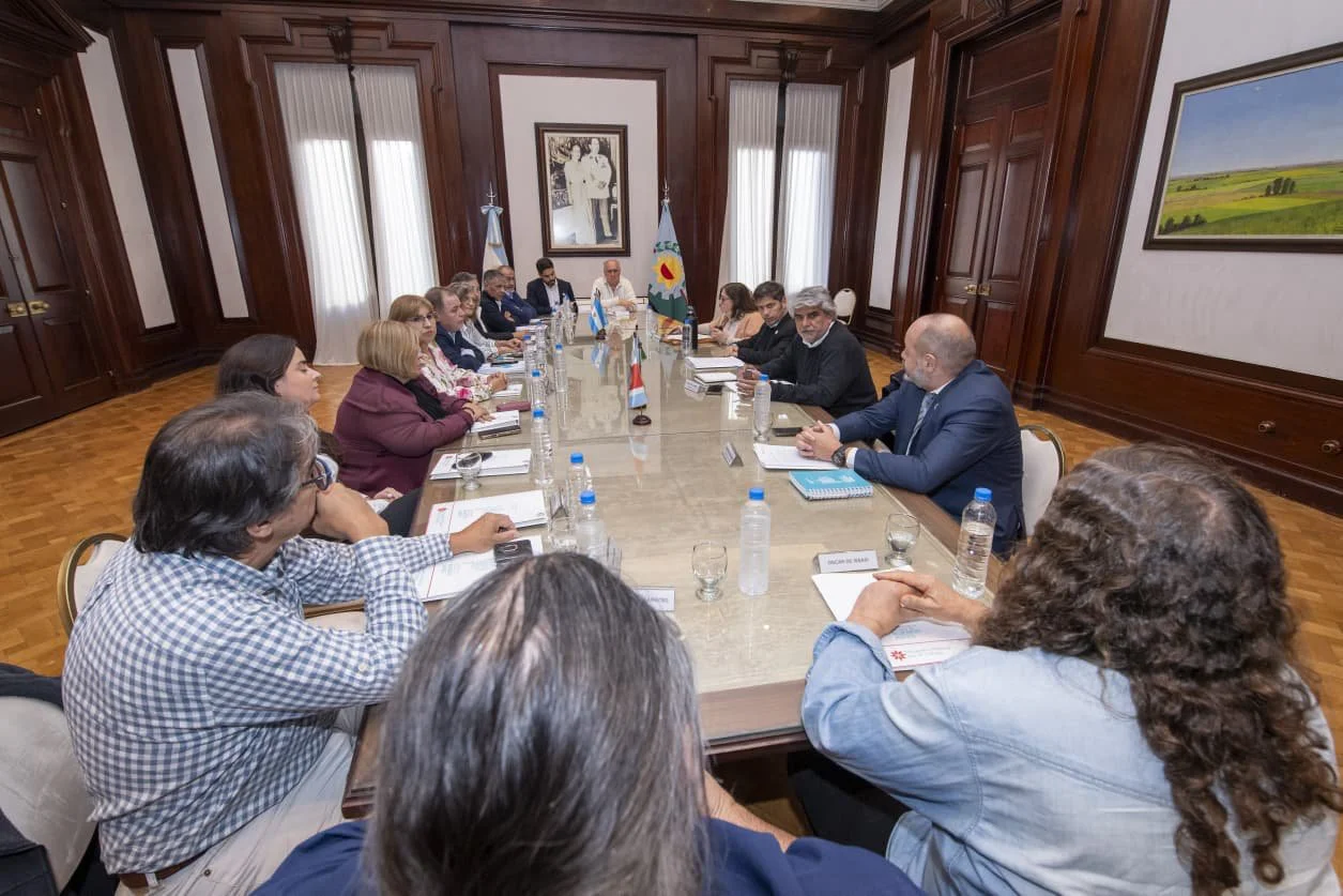 Kicillof y Correa junto a ministros y sindicalistas