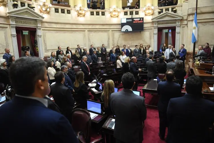 El Senado rindió homenaje al papa Francisco.