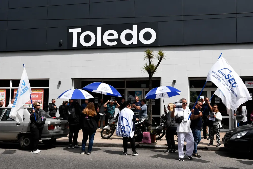 Una cadena de supermercados en crisis expone el impacto laboral del consumo en caída: 1.400 familias en alerta
