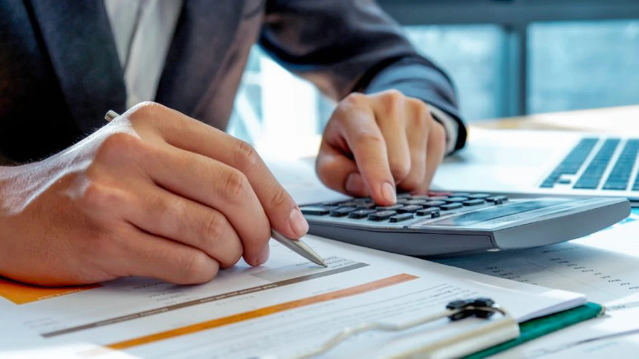 El Gobierno promete una baja en Ganancias, pero hay dudas sobre su alcance