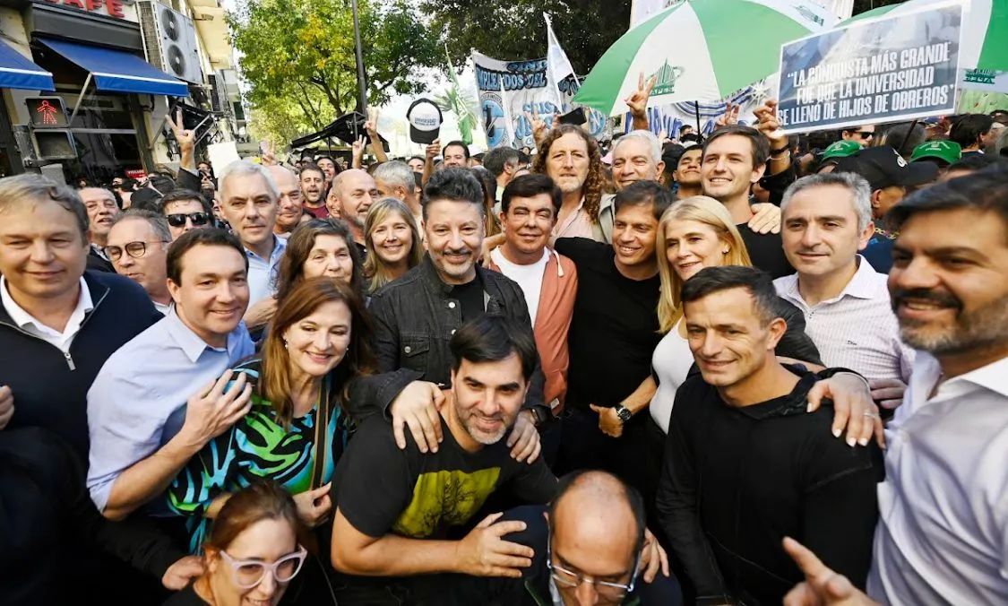 El gobernador marchó junto a dirigentes de la provincia