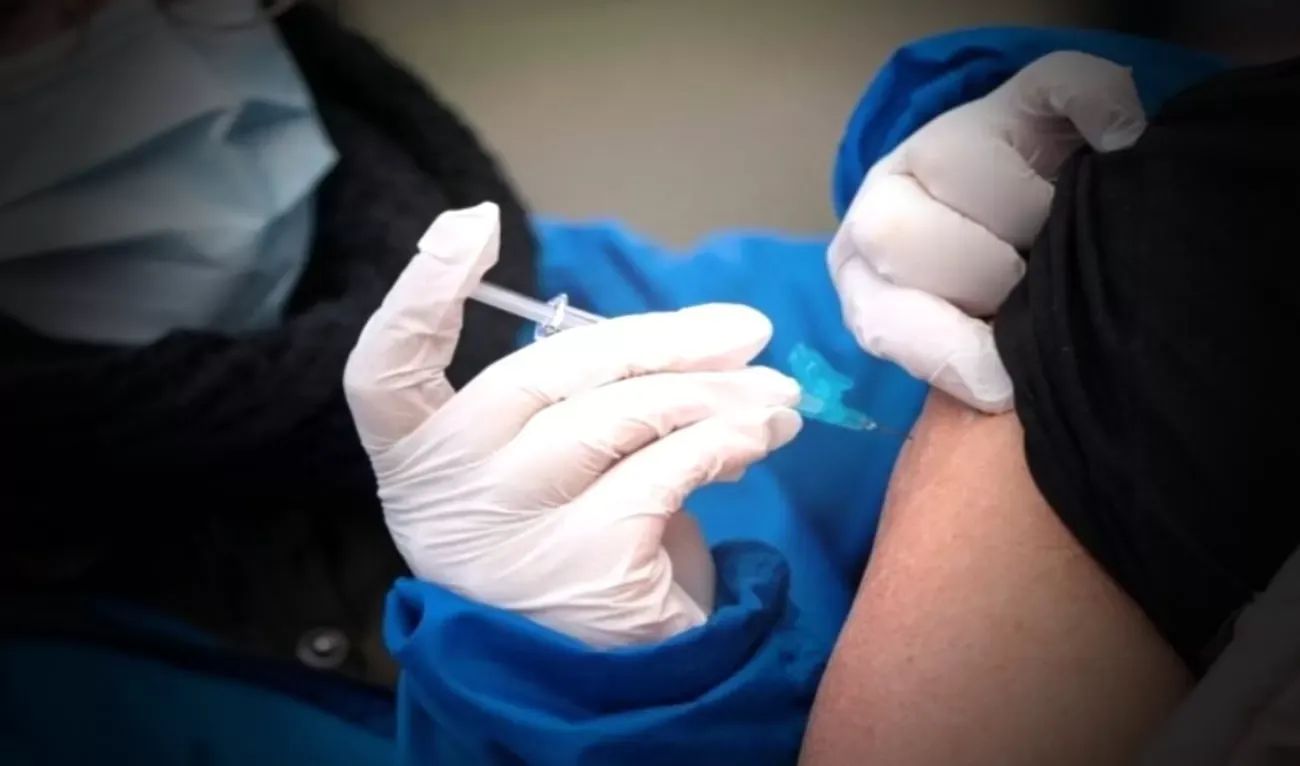 Salvarezza aseguró que la producción de la vacuna de AstraZeneca no tiene demoras en la Argentina