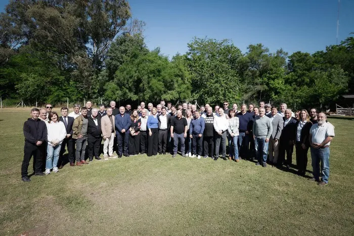 Kicillof con intendentes del MDF