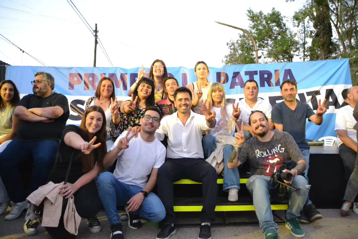 Lanzamiento de Mesa CFK Presidenta Lanzamiento de Mesa CFK Presidenta