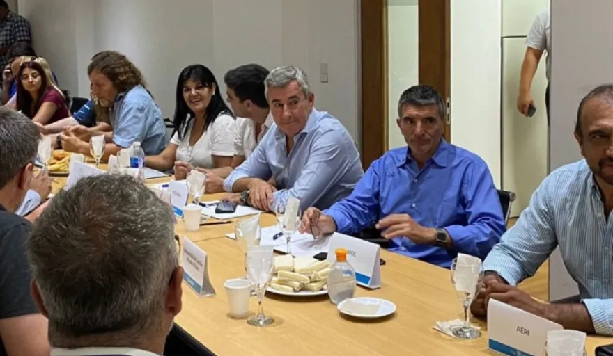 Estatales presionan a Kicillof por apertura urgente de paritarias