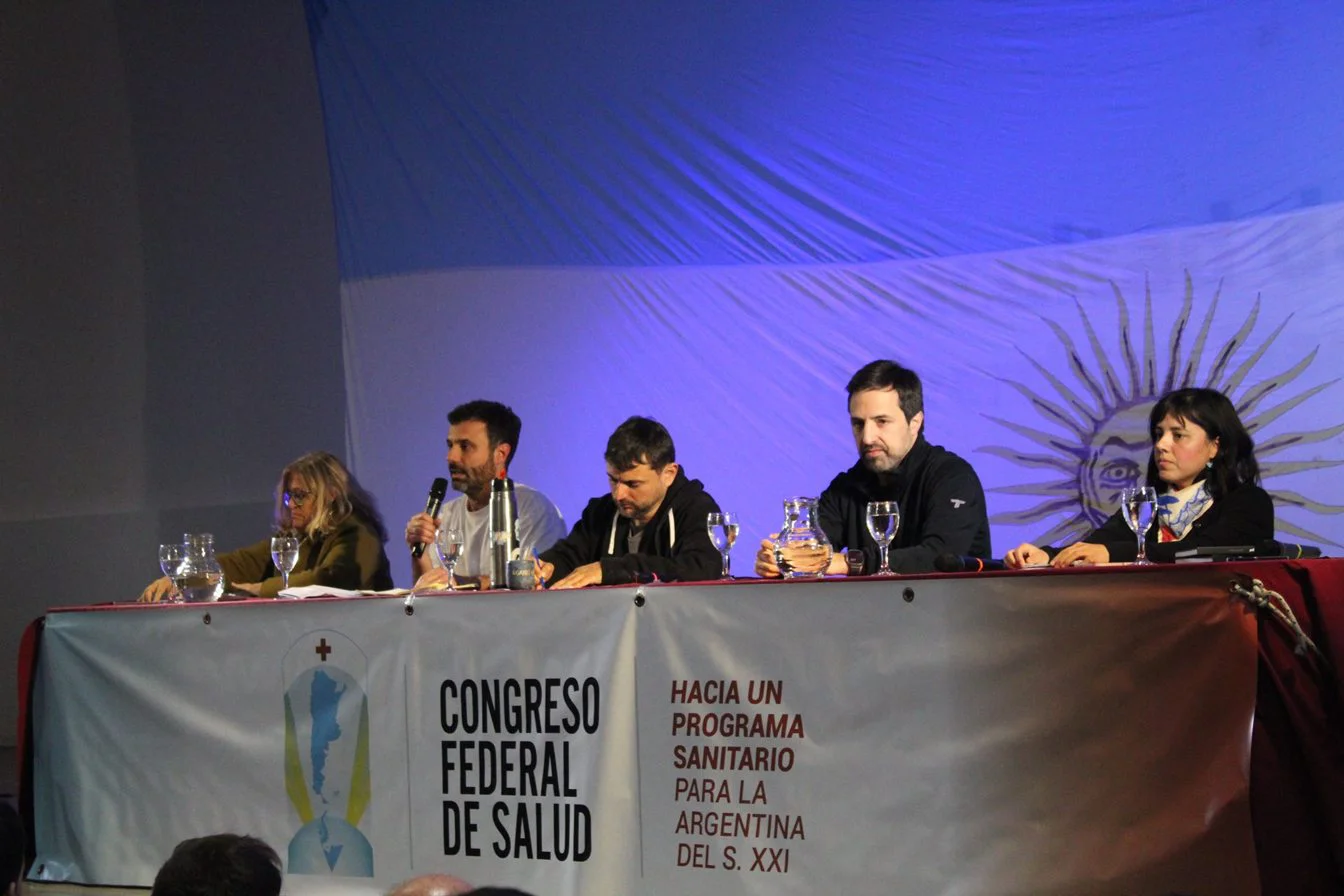 Interna del peronismo: Kicillof se muestra con Grabois, Máximo insiste con Cristina y Uñac se anota.