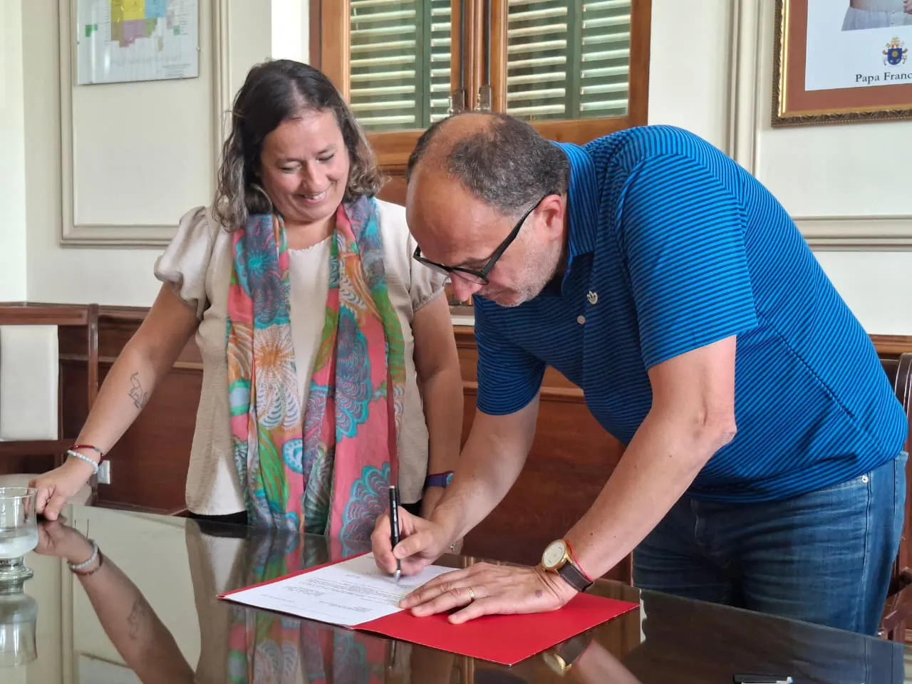 Garate firmó convenio con la Casa Ronald McDonald de Bahía Blanca