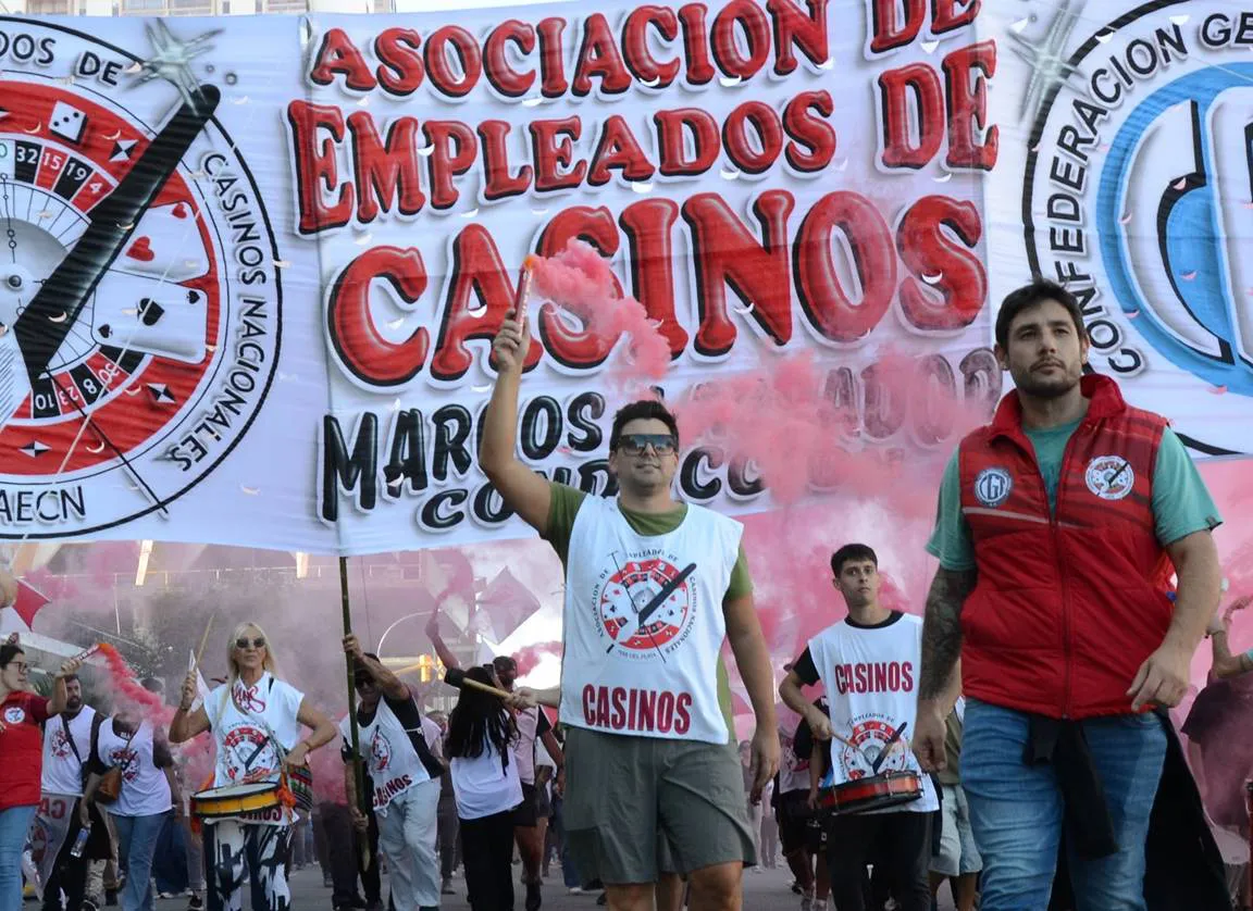 Casineros en “emergencia salarial” exigen respuestas a la Provincia