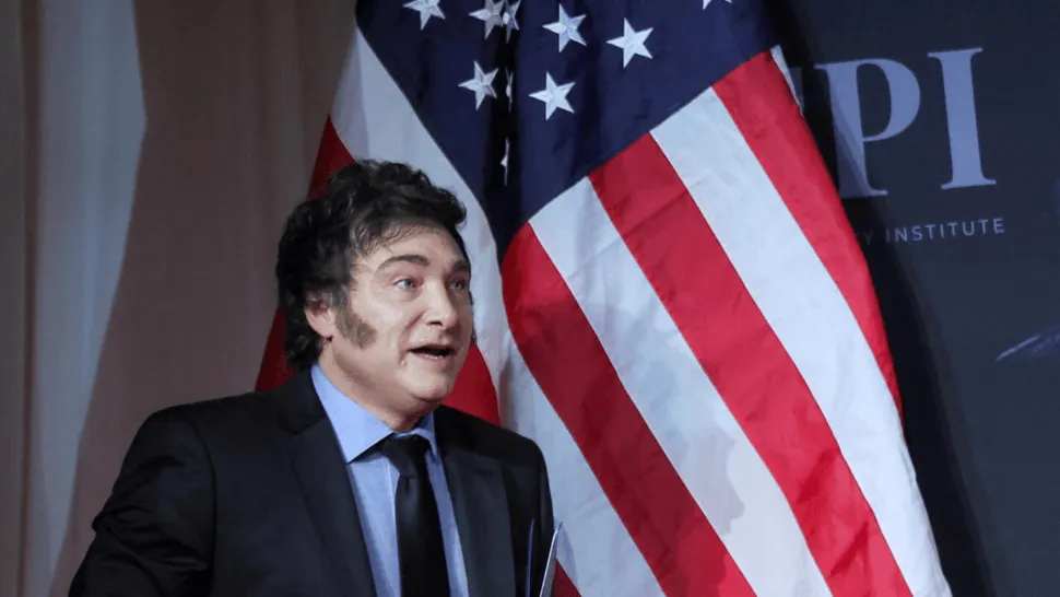 Javier Milei bandera de Estados Unidos