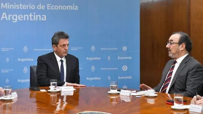 La CAF otorgo un prestamo por US$ 375 millones a YPF para financiar las transicion energetica