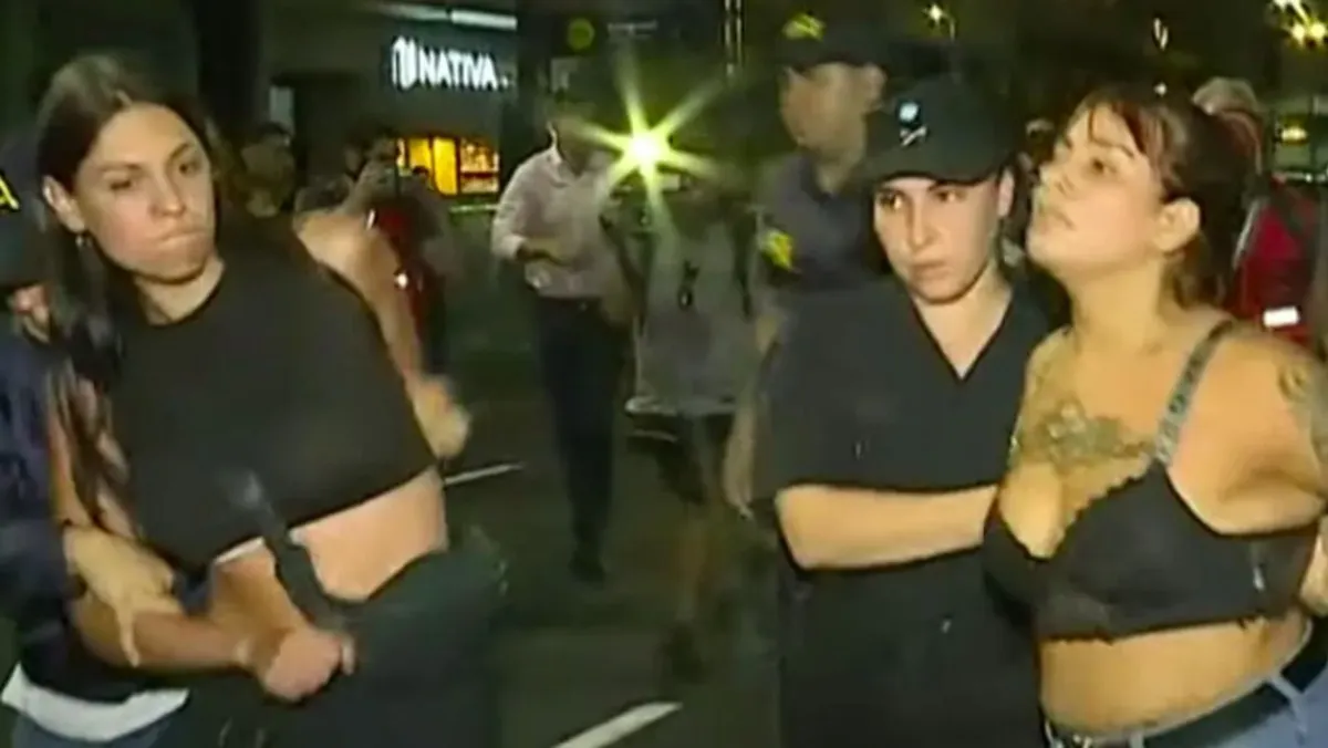 Mujeres detenidas en el Congreso Mujeres detenidas en el Congreso
