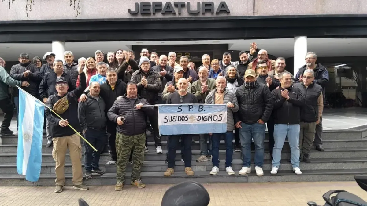 Retirados del SPB realizaron una protesta en La Plata.
