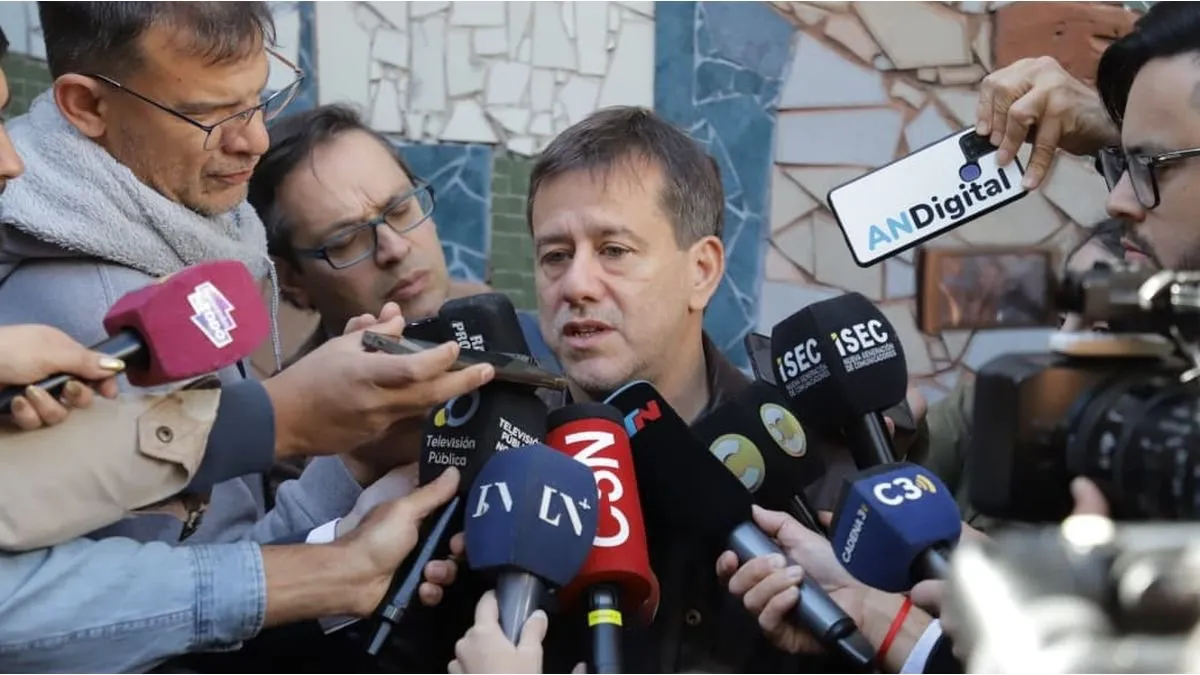 Votó Recalde y pidió expresar “entusiasmo o bronca” en las urnas