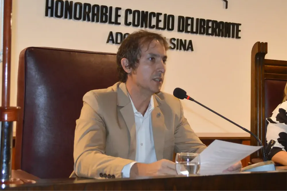 Javier Andres inaugura sesiones en Adolfo Alsina