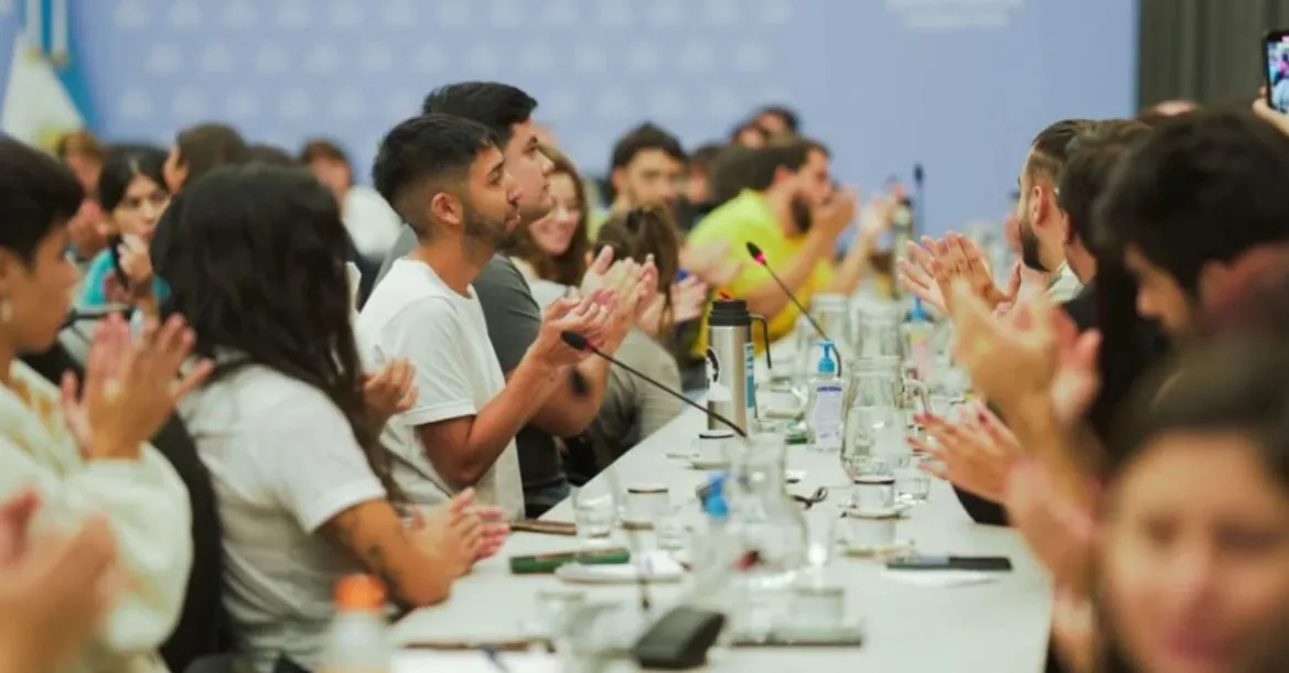 Encuentro de estudiantes y legisladores en la Cámara baja