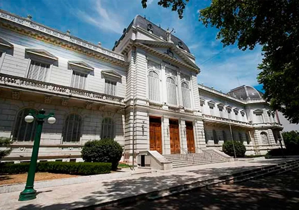 La senadora provincial María Teresa García exigió la renuncia del procurador Julio Conte Grand