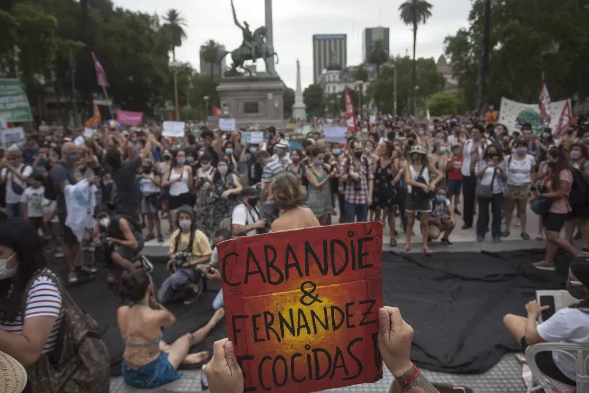 Definiciones de dirigentes nacionales y provinciales sobre la explotación petrolera en la Costa Atlántica